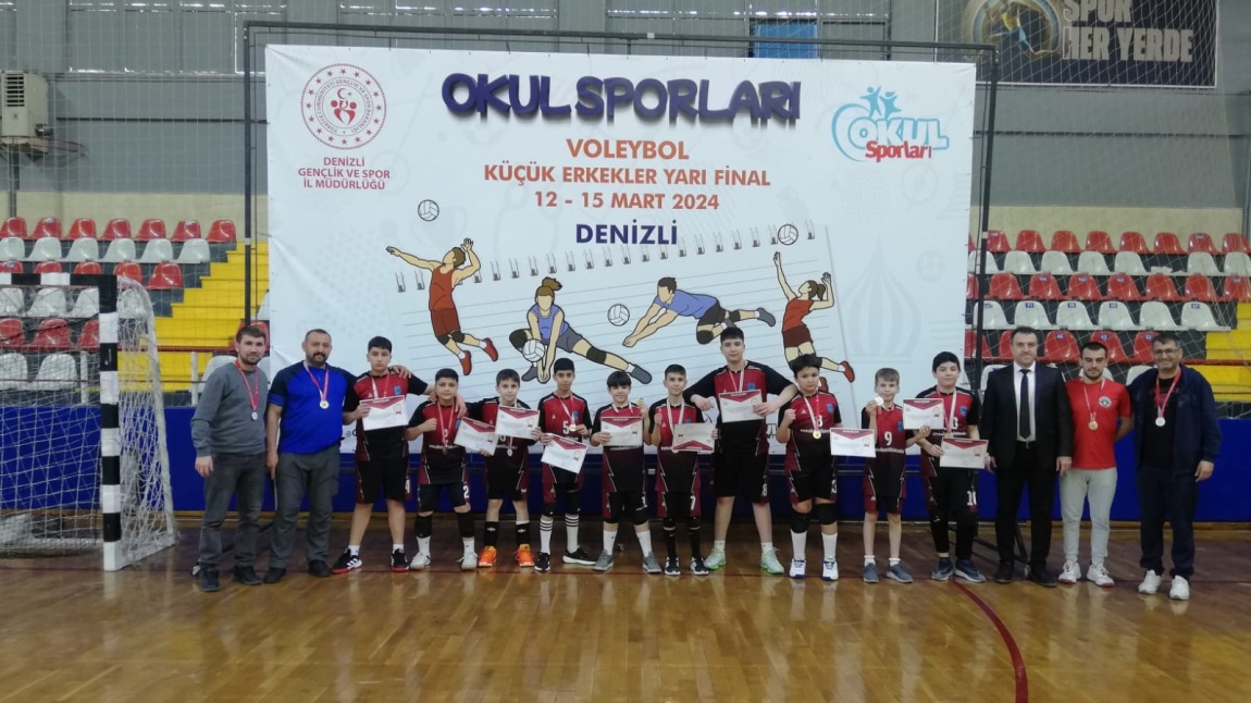 Şadi Turgutlu Ortaokulu Erkek Voleybol takımı Türkiye Finallerinde